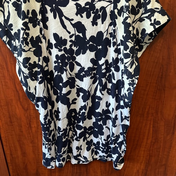 LOFT Navy and White Floral Blouse - Picture 2 of 7